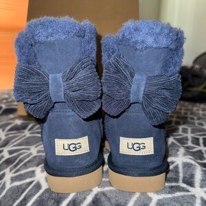UGG Bow boots SZ7